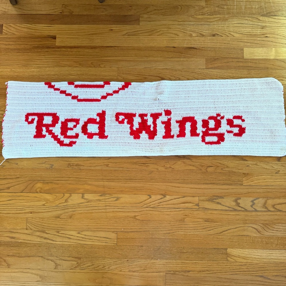 55x15” Detroit Red Wings NHL Hockey Knitted Scarf / Shawl